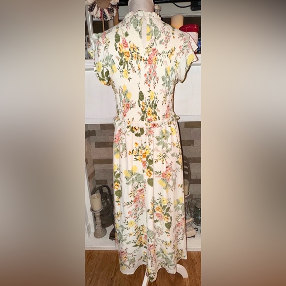 Sugarlips Floral Smocked midi+ Dress. Size large. EUC. - Picture 4 of 13
